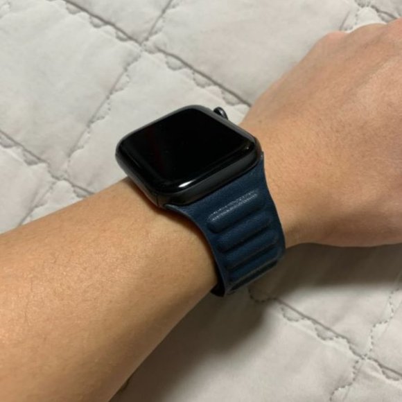 NEW[BAND] Navy Leather Magnetic For Apple Watch - Picture 2 of 3